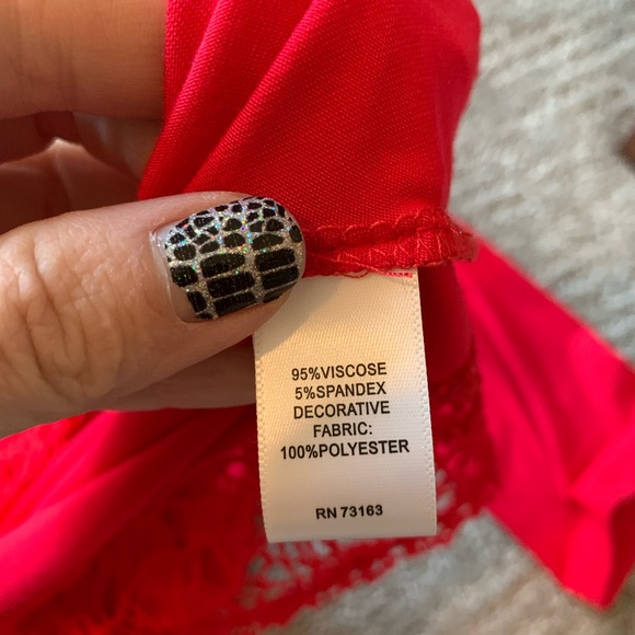 New with tags Cupio red off the shoulder top size small - Picture 4 of 5